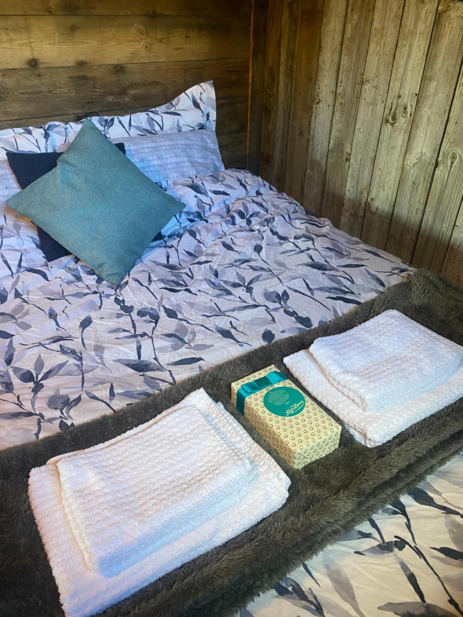 Swallowfield Glamping-Station Master Yeovil Bagian luar foto