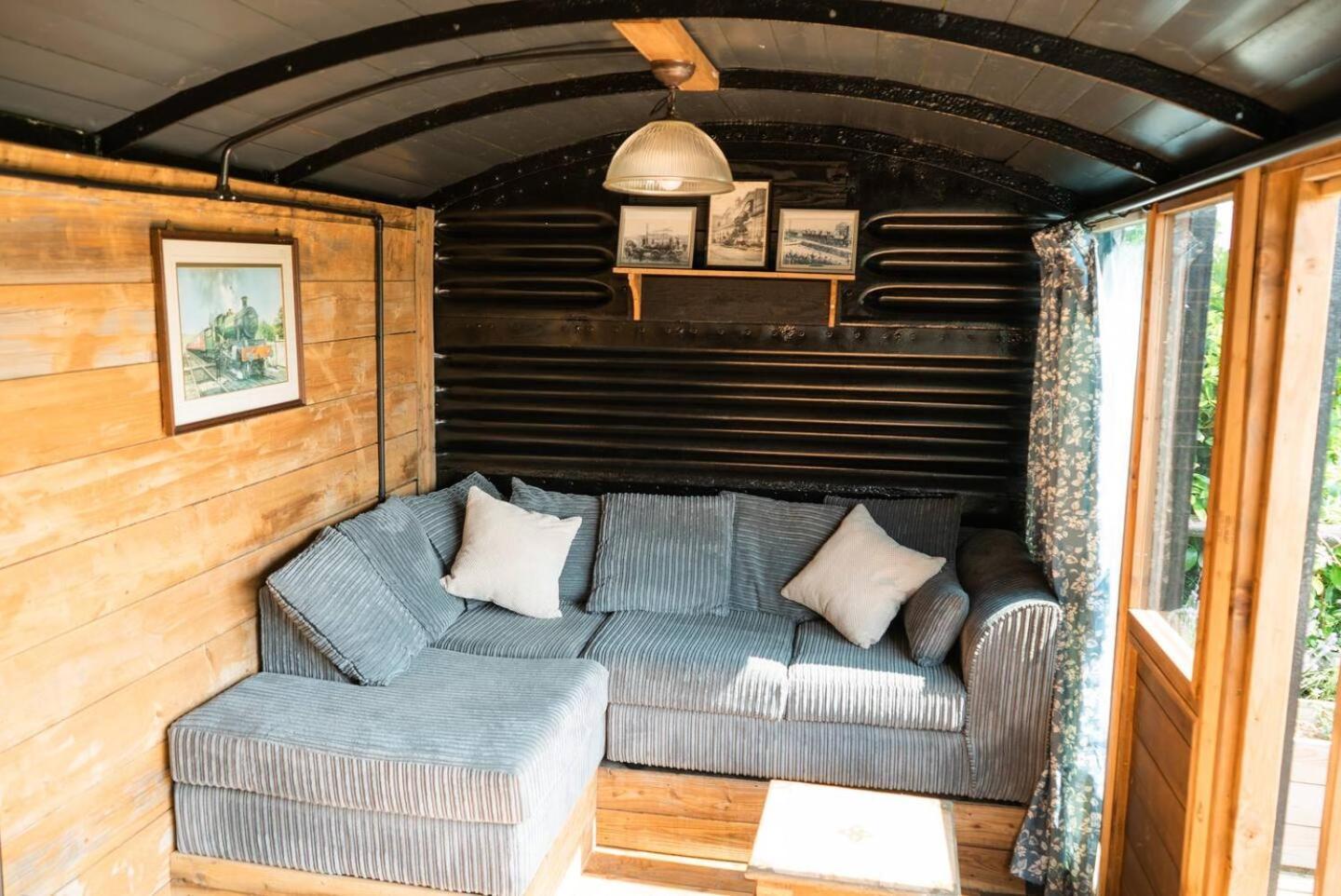 Swallowfield Glamping-Station Master Yeovil Bagian luar foto