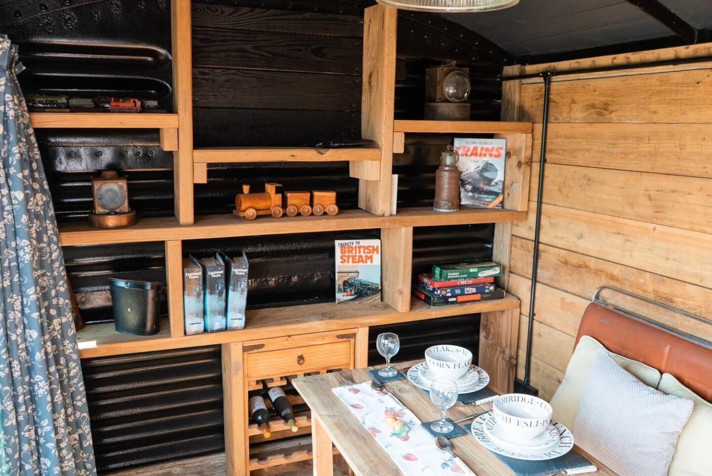Swallowfield Glamping-Station Master Yeovil Bagian luar foto