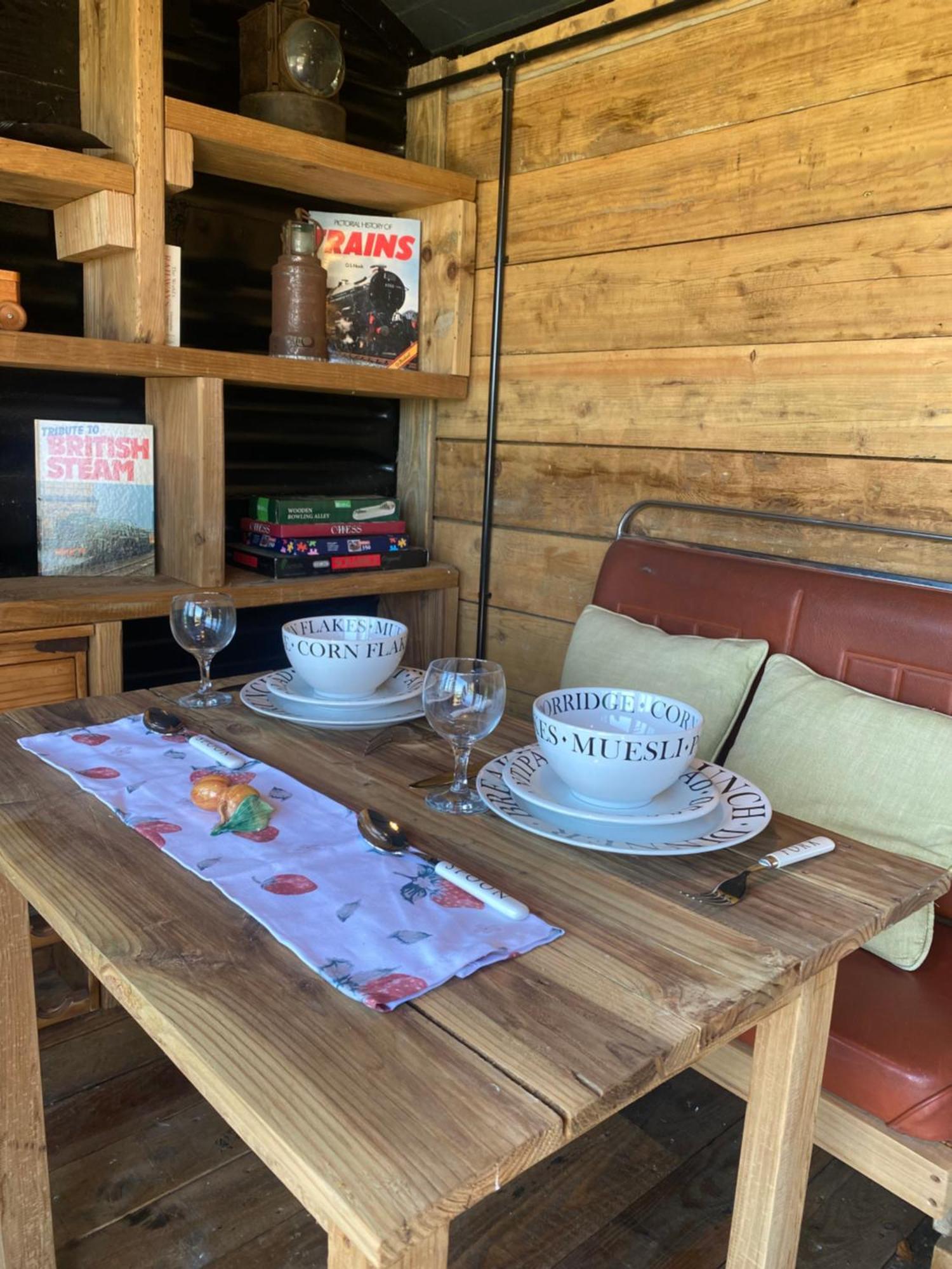 Swallowfield Glamping-Station Master Yeovil Bagian luar foto