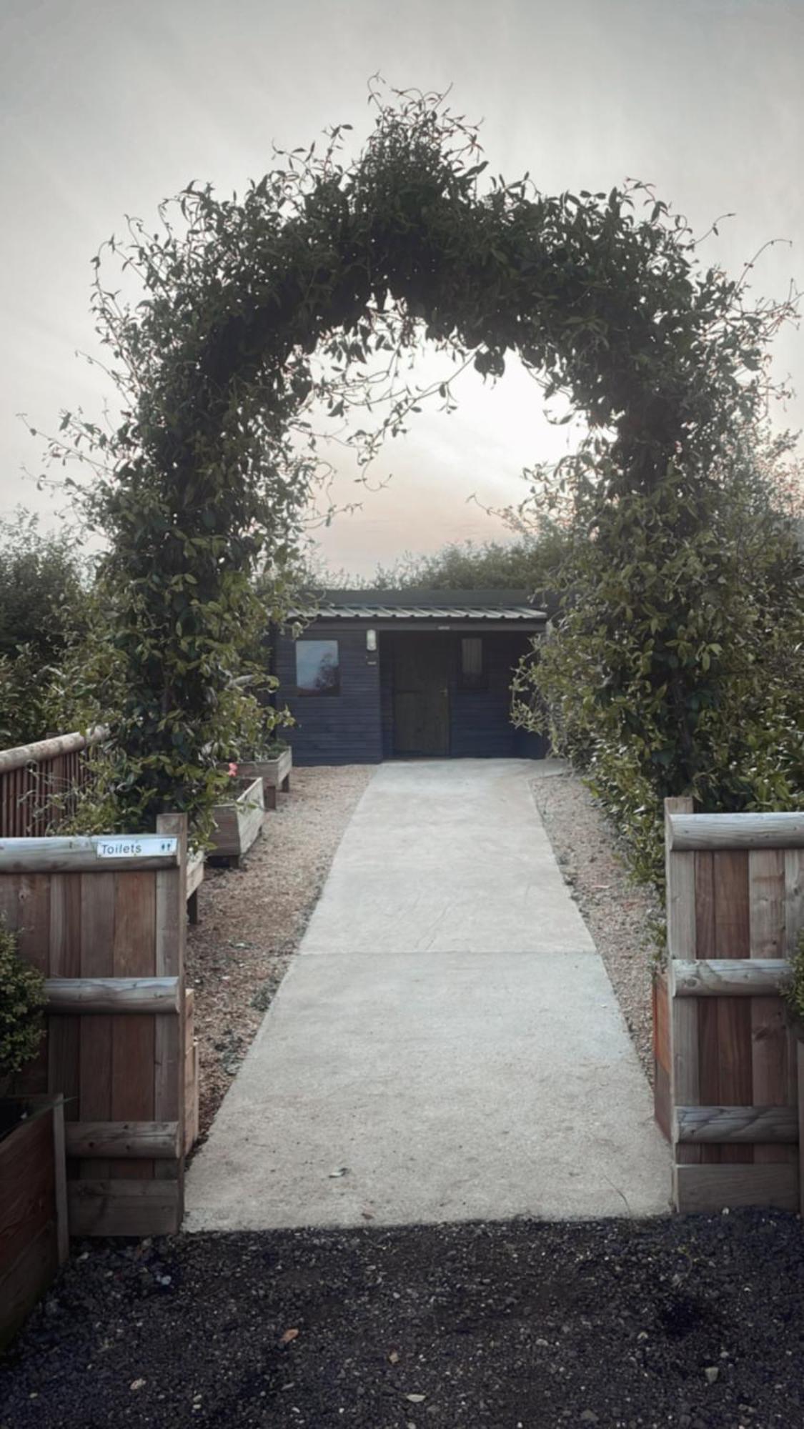 Swallowfield Glamping-Station Master Yeovil Bagian luar foto